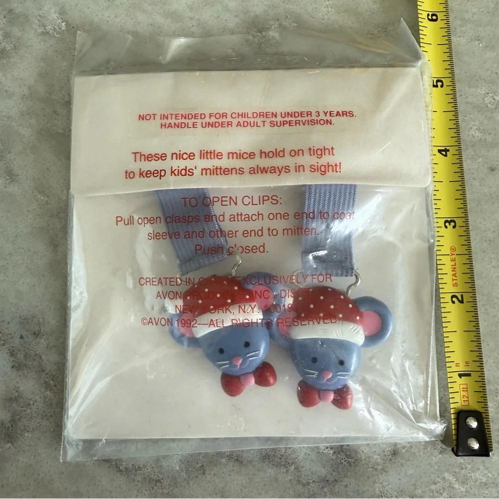 Vintage 1992 Avon Mouse Mittens Clips for children NWT